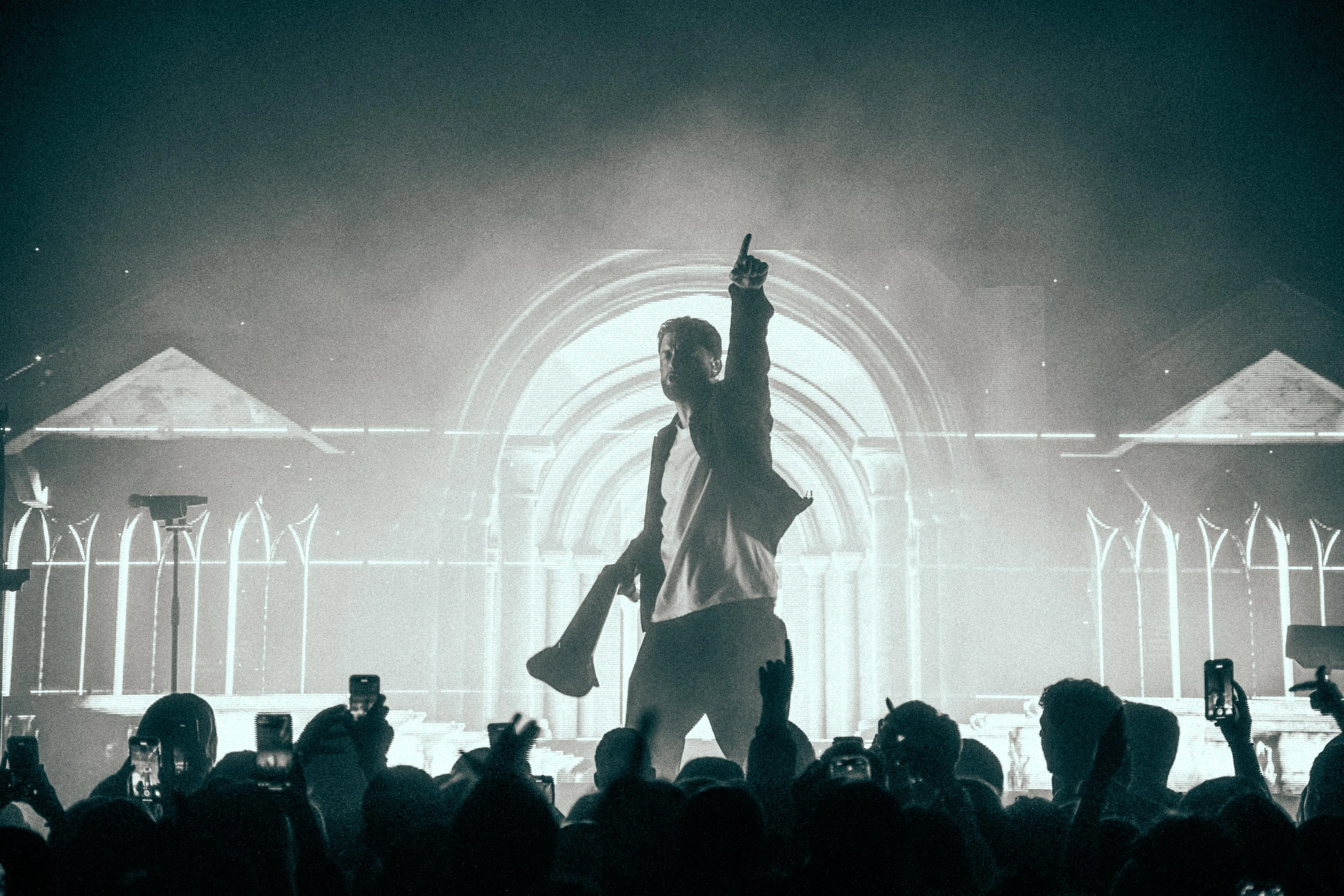 Bausa on stage – Stimme der Vernunft Tour 2025