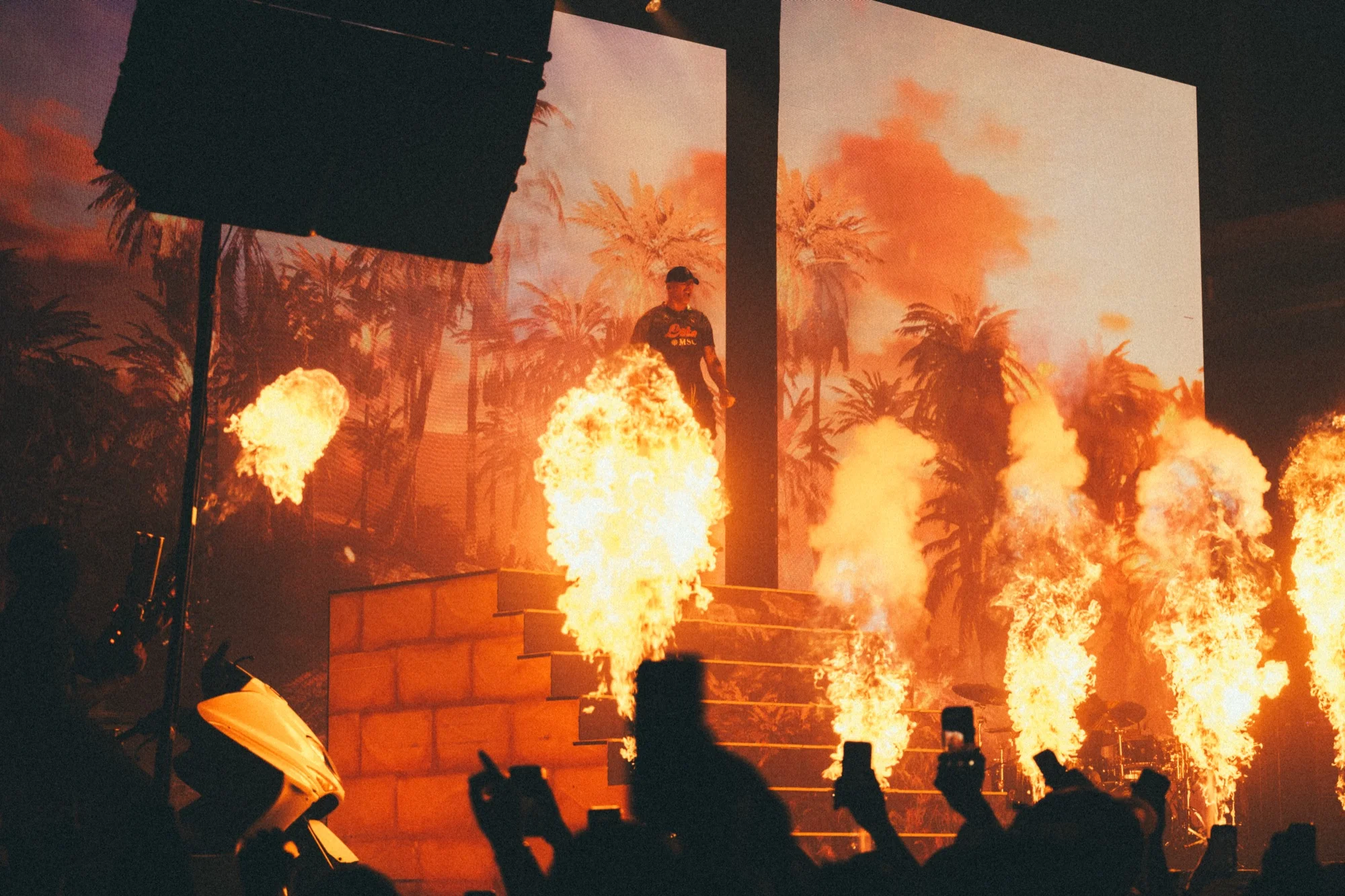 RAF Camora – Forever World Bühnenshow